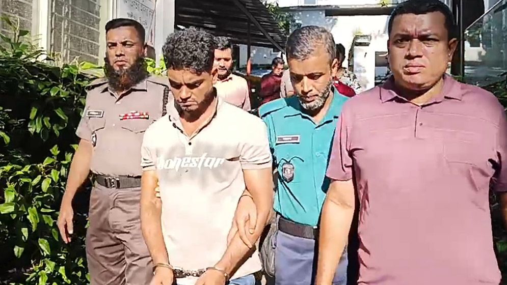 পায়জামার ফিতা দিয়ে মৌসুমী হিজড়াকে শ্বাসরোধে হত্যা করেন মোমিন