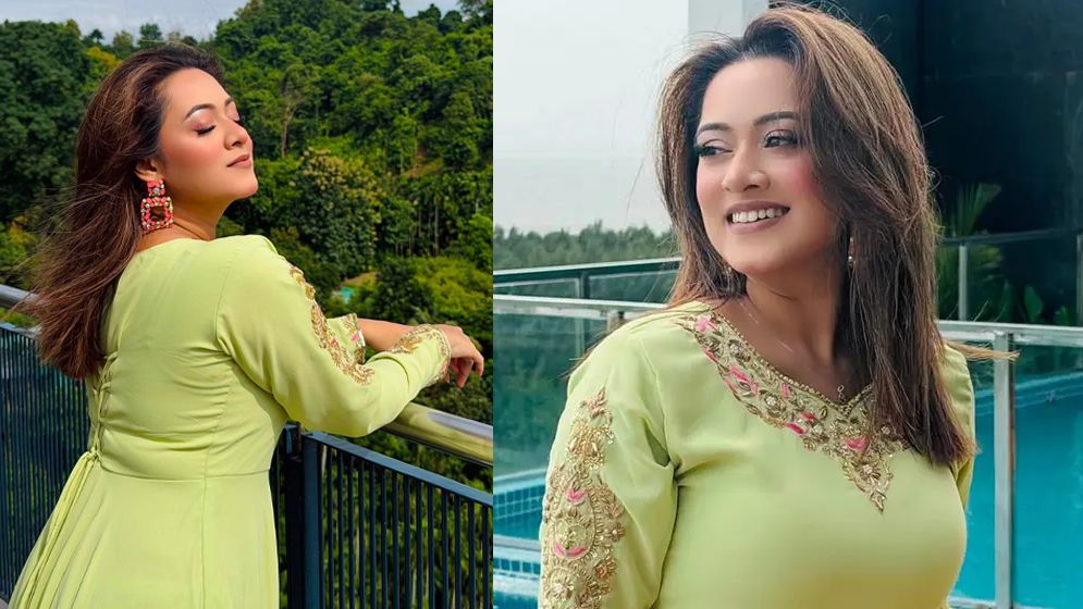 কক্সবাজারে অবকাশযাপনে ফুরফুরে মেজাজে দীঘি