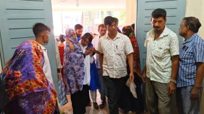 ক্লাস চলাকালে অসুস্থ হয়ে হাসপাতালে ভর্তি ১৫ শিক্ষার্থী
