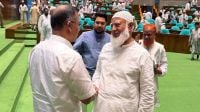 বিরোধীদলীয় নেতাকে দেড়শ টাকার দুপুরের খাবারের নিমন্ত্রণ প্রধানমন্ত্রীর