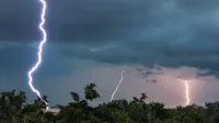 রাজধানীতে বাসার ছাদে বজ্রপাতে যুবকের মৃত্যু