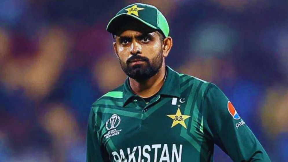 বাবরকে বাদ দিতে বললেন শোয়েব