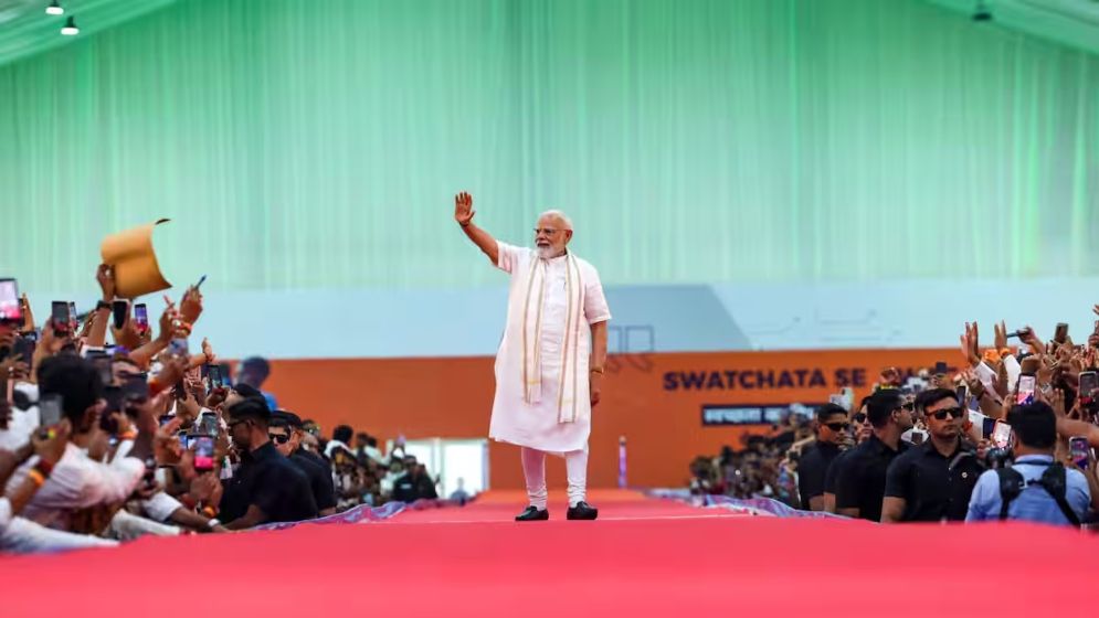 মোদির অনুষ্ঠানস্থলে ঢুকে পড়ল ২ বন্দুকধারী, সতর্কতা জারি