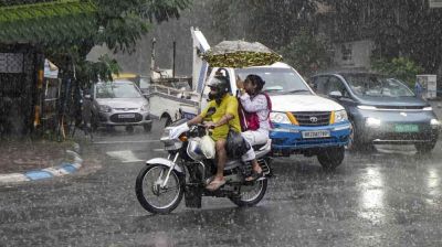 সারা দেশে ঝড়বৃষ্টির আভাস, নদীবন্দরে সতর্কসংকেত