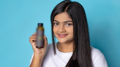 ঘন চুলের জন্য শুধু তেল-শ্যাম্পু নয়, যত্ন নিন মাথার ত্বকেরও