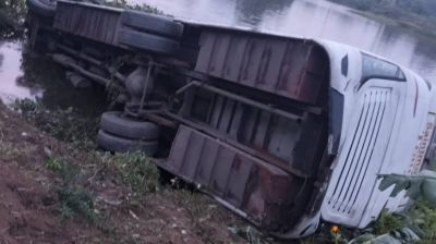 কুমিল্লায় মেডিকেল কলেজ শিক্ষার্থীদের বাস উলটে আহত ২০