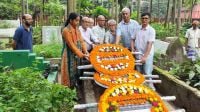 মৃত্যুবার্ষিকীতে বদরুদ্দীন উমরের কবরে শ্রদ্ধা নিবেদন