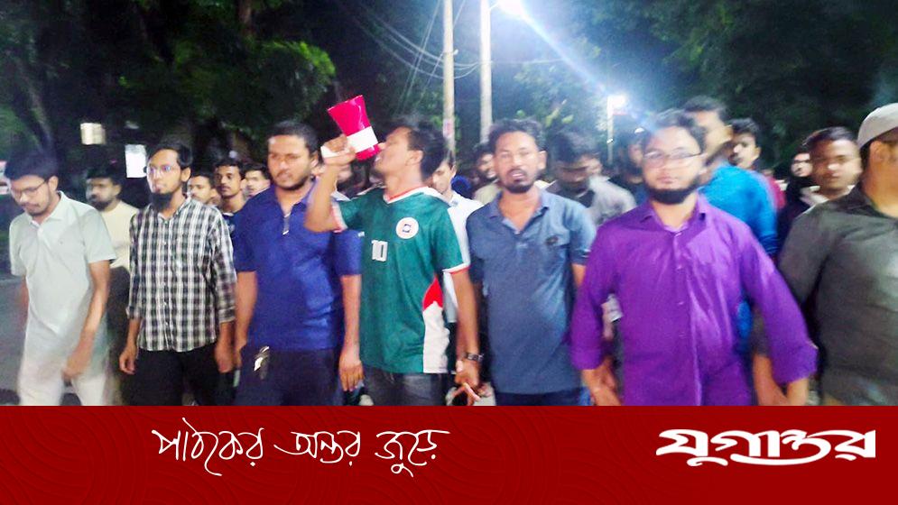 চাকরিতে মৌখিক পরীক্ষায় নাম্বার বৃদ্ধির প্রতিবাদে রাবিতে বিক্ষোভ