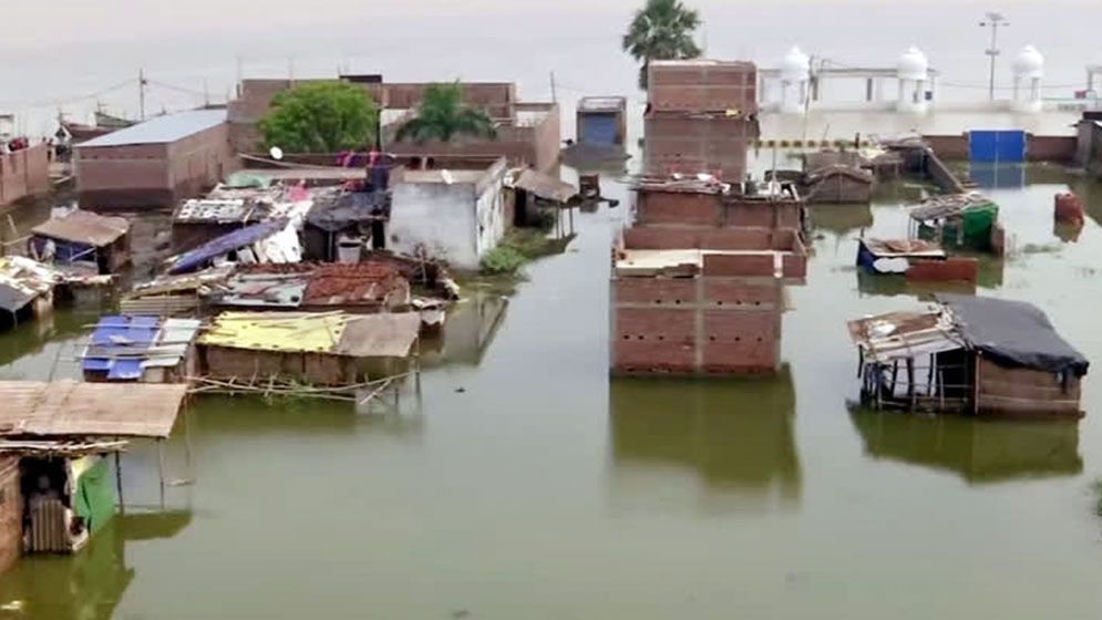 বন্যায় ভাসছে বিহার, ১৪ জেলা প্লাবিত, পানিবন্দি ৪০ লাখ মানুষ