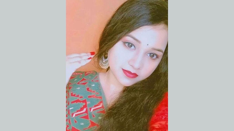 ঘরে ঢুকে প্রবাসীর স্ত্রীকে কুপিয়ে হত্যা, নিয়ে গেল আইফোন