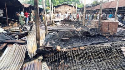 সীতাকুণ্ডে অগ্নিকাণ্ডে ৪০ দোকান পুড়ে ছাই, কোটি টাকার ক্ষয়ক্ষতির দাবি