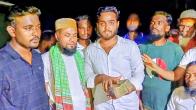 রাস্তায় পড়ে থাকা সাড়ে ৪ লাখ টাকা মালিককে ফেরত দিলেন পাভেল