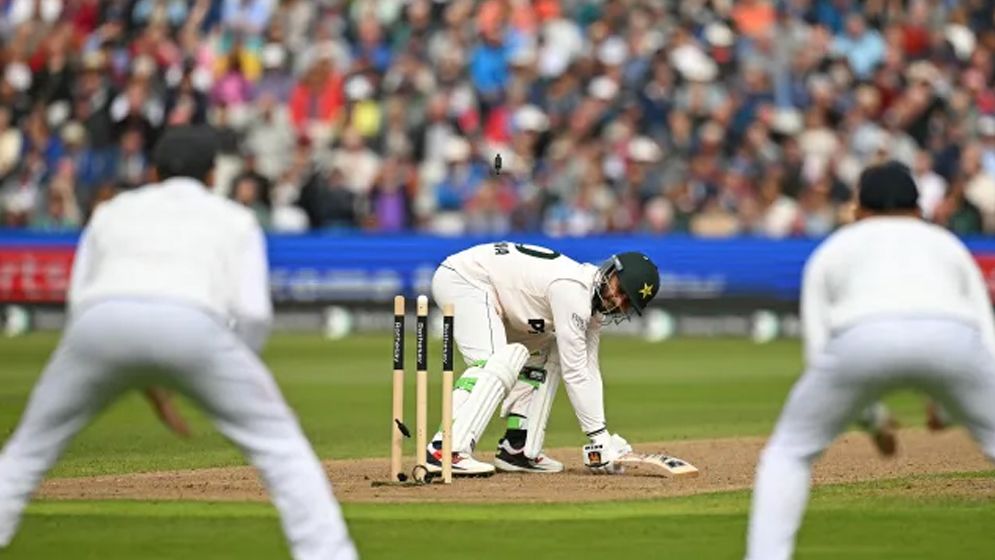 ১৩৩ রানে শেষ পাকিস্তান