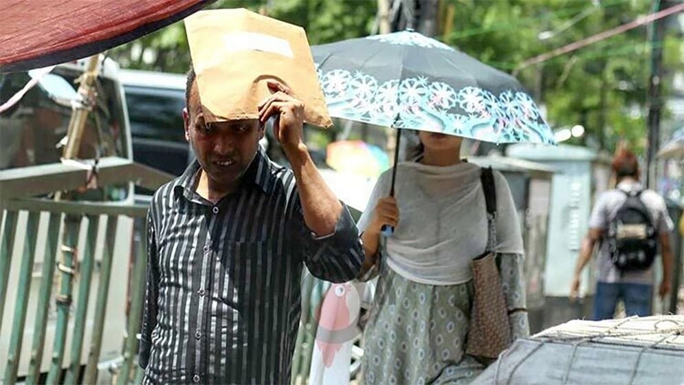 ঢাকায় বৃষ্টির আভাস, কাটছে না ভ্যাপসা গরম