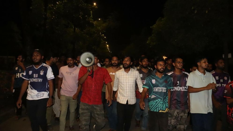 সরকারি চাকরির ভাইভার নম্বর বৃদ্ধি, প্রতিবাদে খুবিতে বিক্ষোভ