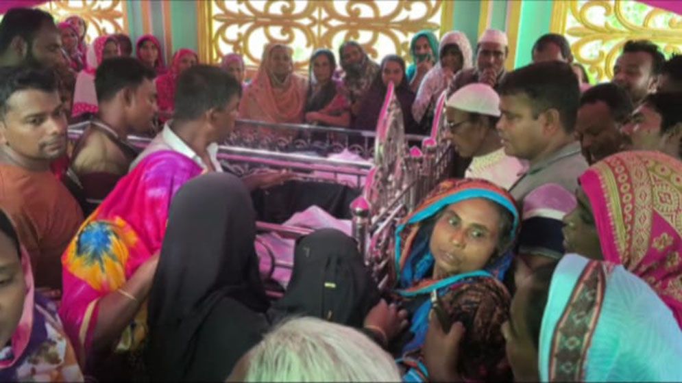 কয়েক ঘণ্টার ব্যবধানে বাবা-ছেলের মৃত্যু, পাশাপাশি কবরে দাফন