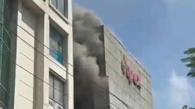ধানমন্ডি ২৭-এ বহুতল ভবনে আগুন