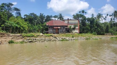 তিন নদীর ভাঙনে বিপর্যস্ত বাবুগঞ্জ, হুমকিতে ঘরবাড়ি-শিক্ষাপ্রতিষ্ঠান