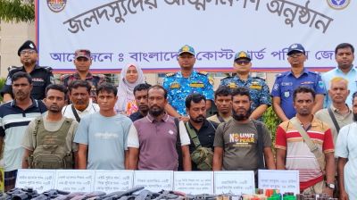 সুন্দরবনের ‘নানা ভাই’ বাহিনীর প্রধানসহ ১২ জনের আত্মসমর্পণ