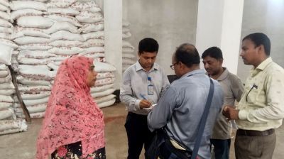 দিনাজপুরে ১৫৭৭ বস্তা সার জব্দ