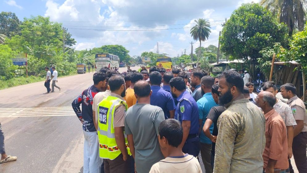 গৌরনদীতে পৃথক দুর্ঘটনায় প্রাণ গেল ২ বাইক আরোহীর