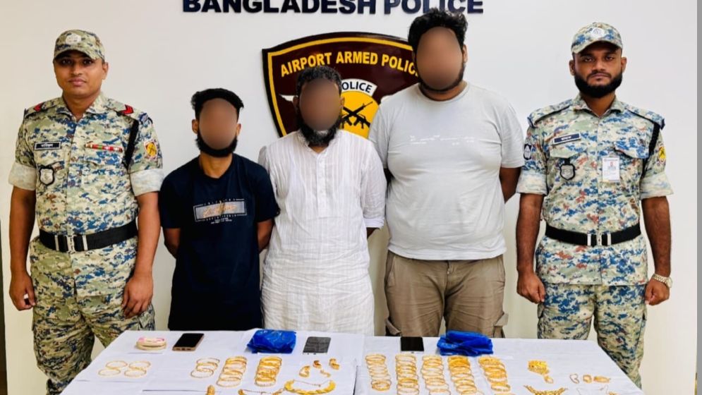 শাহজালাল বিমানবন্দরে ১ কোটি ৩৬ লাখ টাকার স্বর্ণালংকারসহ আটক ৩