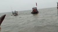 উপকূলে ফেরার পথে বঙ্গোপসাগরে ট্রলারডুবি, ১৪ জেলে উদ্ধার