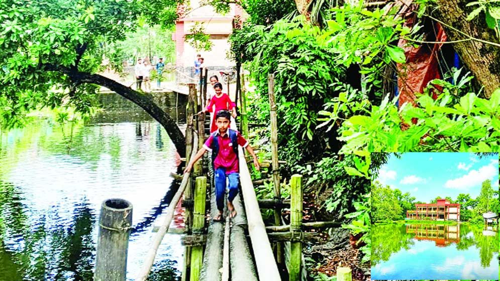 স্কুলের বারান্দা ঘেঁষে গভীর পুকুর ঝুঁকিতে শিক্ষার্থীরা