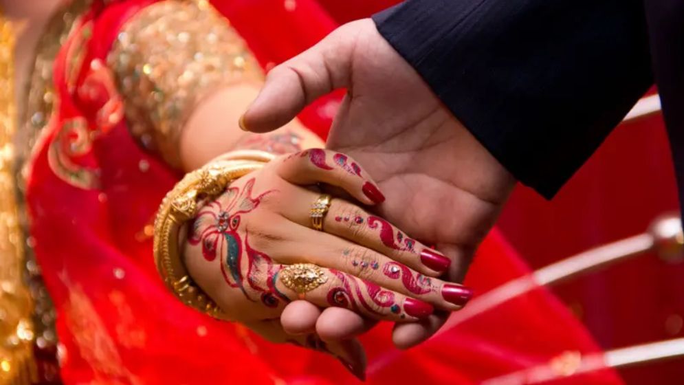 একজন পুরুষের একাধিক স্ত্রী থাকলে ধর্মীয়ভাবে সম্পত্তি বণ্টন হবে কীভাবে?