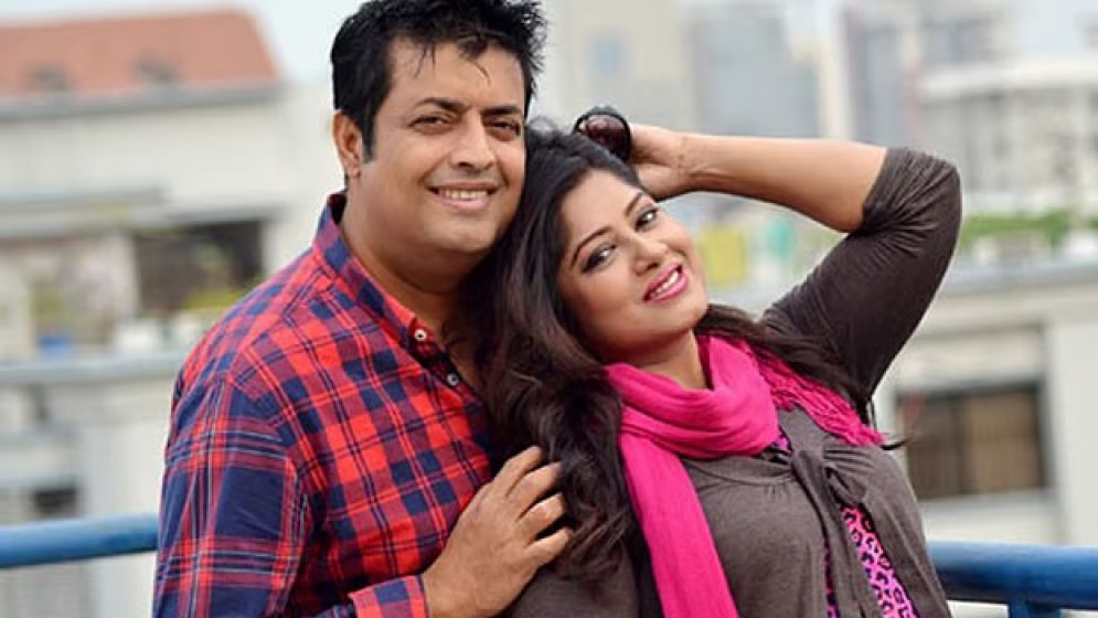 ‘এসব লিখে ওদের সংসার চলে, চাল-ডাল কিনে খায়’
