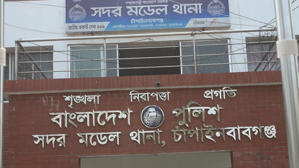 পুলিশ সদস্যসহ গ্রেফতার ২, উদ্ধার ২০ ভরি স্বর্ণ