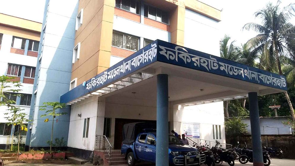 ঘুম থেকে উঠে স্ত্রী দেখলেন পাশে ঝুলছে স্বামীর লাশ