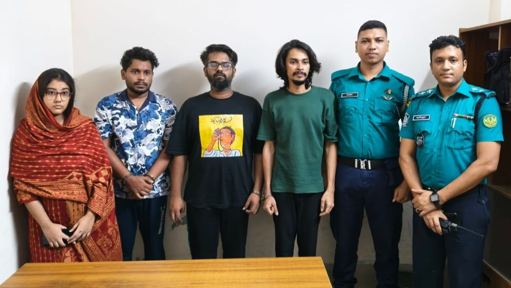 রাবির সাবেক শিক্ষার্থীকে হানি ট্র্যাপে ফেলে মুক্তিপণ আদায়, গ্রেফতার ৪