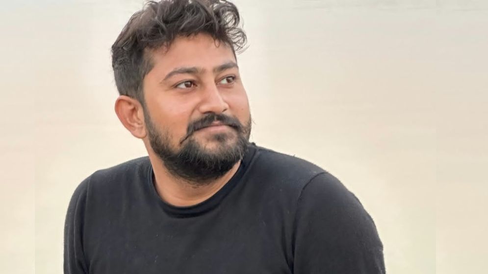 অস্ত্র উঁচিয়ে ছাত্রদল নেতাকে বিএনপি নেতার হুমকি