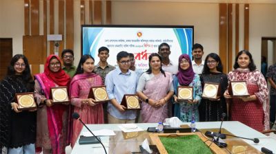 মেধাবীদের দেশ গড়ার কারিগর হওয়ার আহ্বান ঢাকার ডিসির