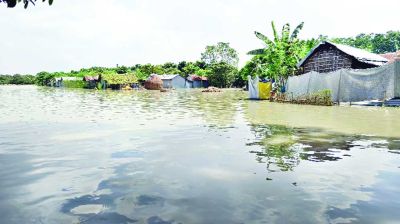 দৌলতপুরে পানি বেড়ে নতুন এলাকা প্লাবিত