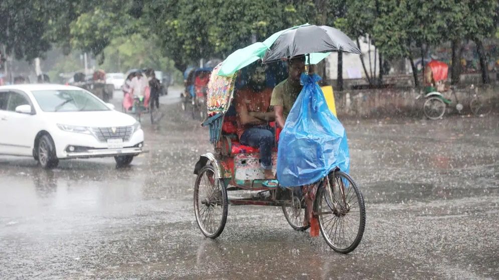 ঢাকার মেঘলা আকাশ, বৃষ্টি নিয়ে যে বার্তা দিল আবহাওয়া অফিস