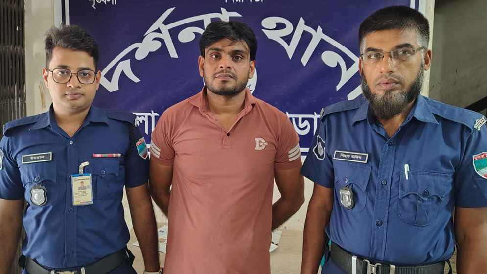 সন্ত্রাসবিরোধী আইনের মামলায় নিষিদ্ধ ছাত্রলীগ নেতা গ্রেফতার