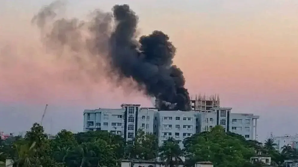 মমেকে আগুনের ঘটনায় পদদলিত হয়ে ৬ জনের মৃত্যু নিয়ে ‘ধুম্রজাল’
