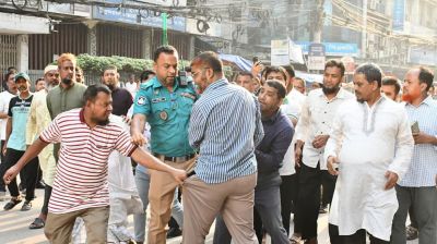 চাকরিচ্যুত ও গ্রাহক ফোরাম সদস্যদের মারামারি