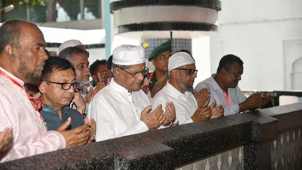 সিলেটে শাহজালাল-শাহপরানের মাজার জিয়ারত করলেন রাষ্ট্রপতি