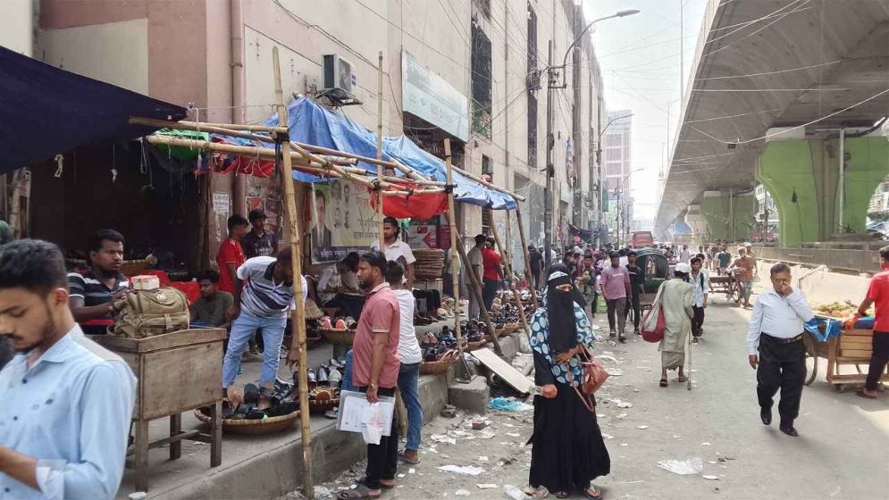 ফুটপাত দখলকারী দোকানদারের কাছ থেকে পণ্য কেনা কি জায়েজ?