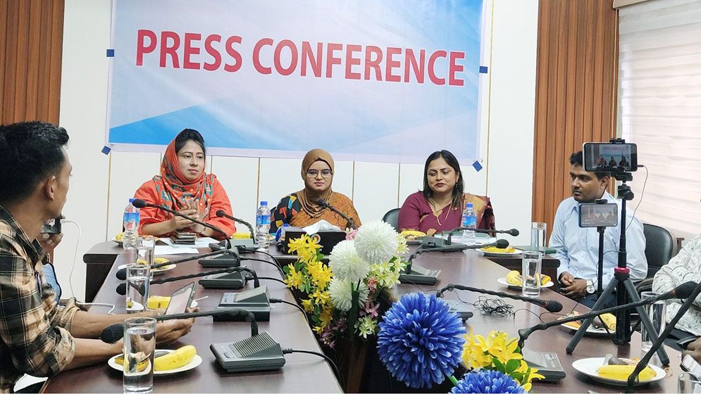 দুর্গাপুরে সার জব্দের হিসাব নিয়ে ইউএনওর সংবাদ সম্মেলন
