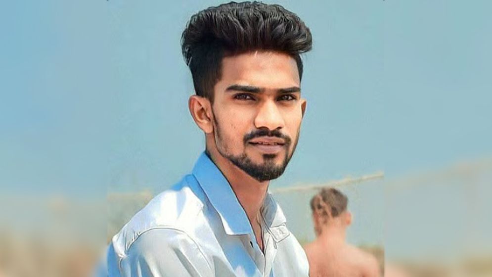 সেলুনে ঢুকে এলোপাতাড়ি গুলি, পরে যুবককে কুপিয়ে হত্যা