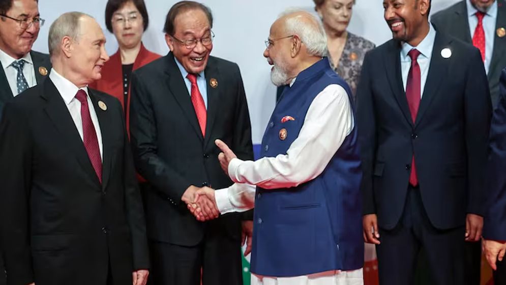 ‘তুঝে দেখা তো…’ থেকে ‘দিল তো পাগল হ্যায়’, মালয়েশিয়ার প্রধানমন্ত্রীর পোস্ট ঘিরে তোলপাড় নেটদুনিয়া