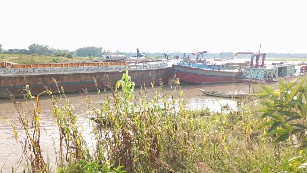 মসজিদের মাইকে ঘোষণা দিয়ে হামলার অভিযোগ, আহত ৭