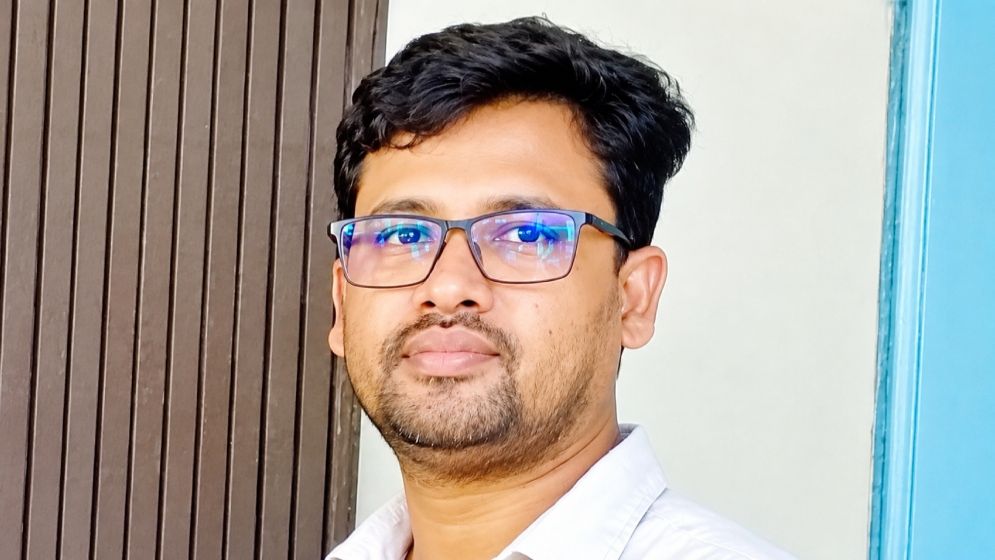 এক স্বামীকে নিয়ে দুই স্ত্রীর তুলকালাম
