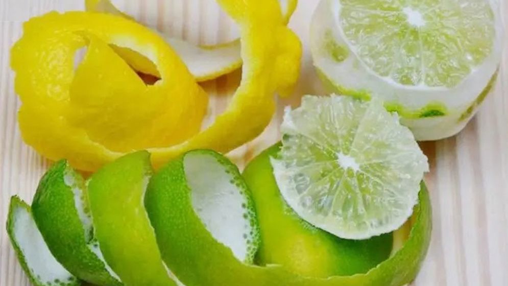 রান্নাঘর পরিষ্কার করতে যেভাবে লেবুর খোসা কাজে লাগাতে পারেন
