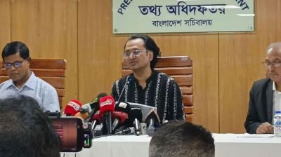 সাংবাদিকের অ্যাক্রেডিটেশন কার্ড বাতিল, খতিয়ে দেখবেন তথ্য উপদেষ্টা