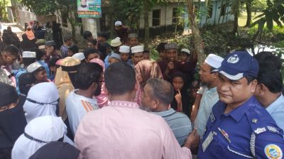বাসচাপায় মাদ্রাসাশিক্ষিকা নিহত, মহাসড়ক অবরোধ
